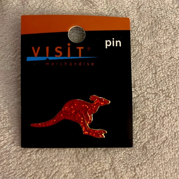 VISIT Souvenir Clutch Pins Australia Koala Kangaroo Alligator NWT - Picture 2 of 5